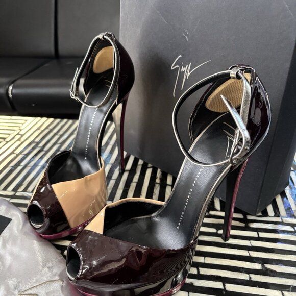 Giuseppe Zanotti Patent Burgundy Open Toe Heels - Picture 2 of 11